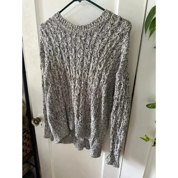 H&M women’s size small sweater - Picture 2 of 8